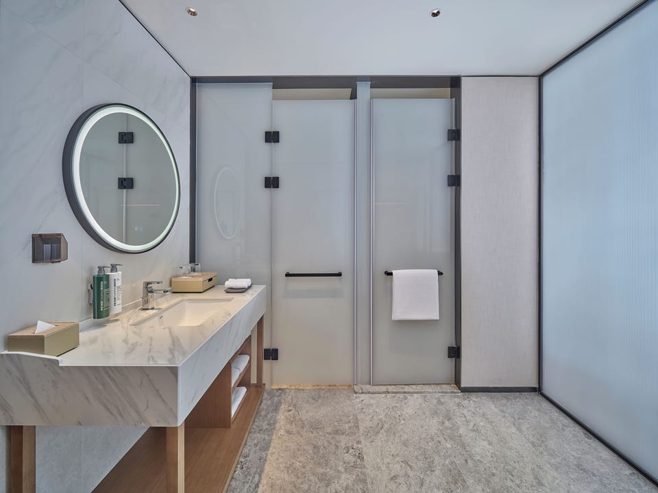 Rainfall showerhead, free toiletries, hair dryer, slippers