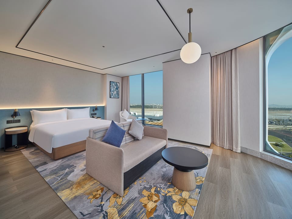 King Deluxe Room Panoramic View | Down comforters, in-room safe, blackout drapes, free cribs/infant beds
