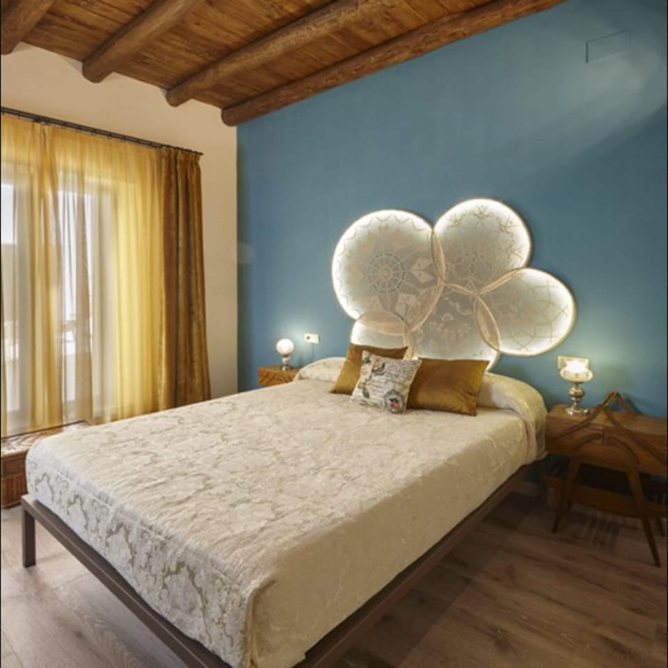 Double Room | Minibar, in-room safe, free cribs/infant beds, free WiFi