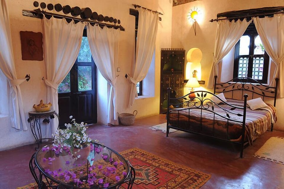 Classic Suite, Non Smoking | In-room safe, blackout drapes