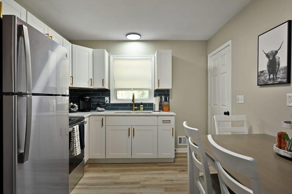 Fully equipped kitchen and dining space — perfect for fueling up before heading to Kansas City stadiums or events.