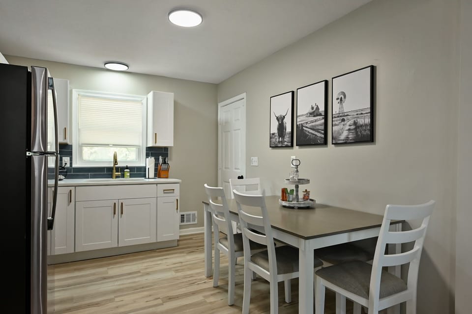 Dining area with seating for group meals — ideal for families, friends, and World Cup travelers staying together.