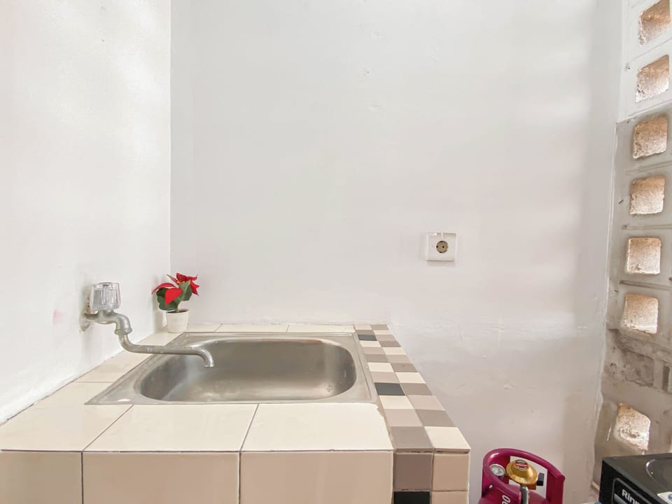 Standard Studio | Private kitchen | Fridge
