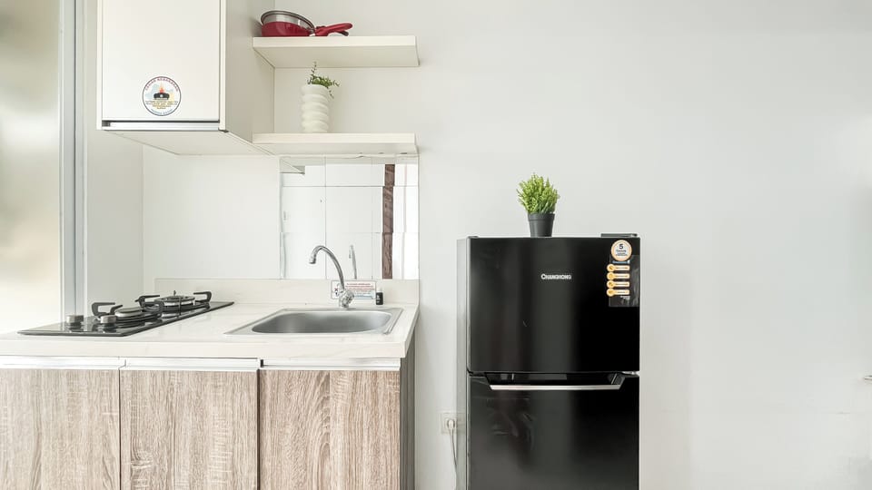 Standard Apartment | Private kitchen | Fridge