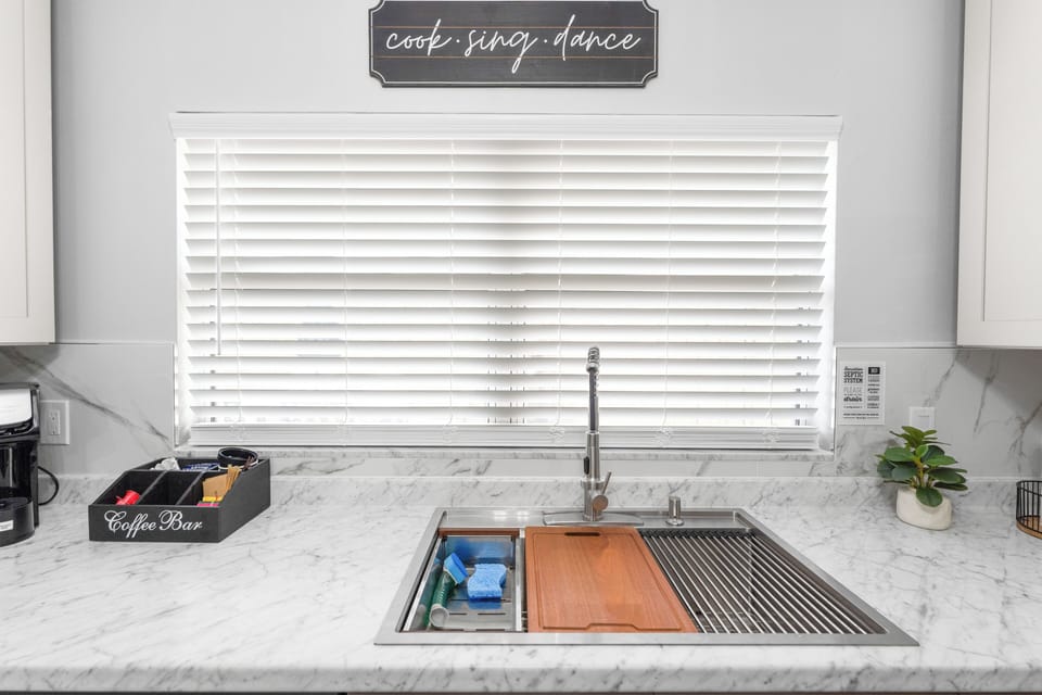 Large Kitchen Sink overlooking the front Yard.