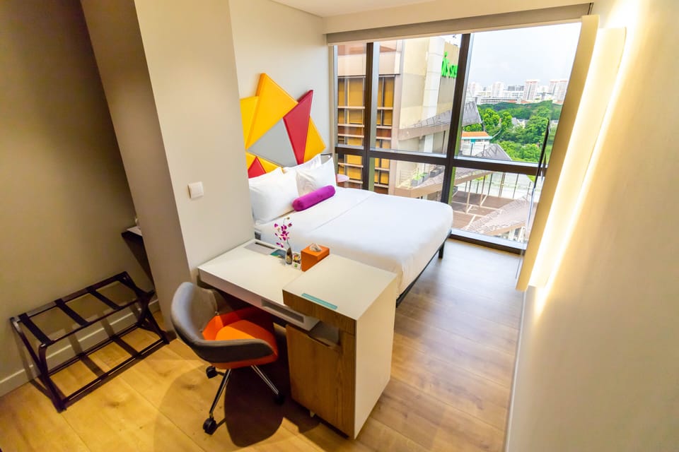 Standard Room, 1 Queen Bed, Pool View | In-room safe, desk, laptop workspace, soundproofing