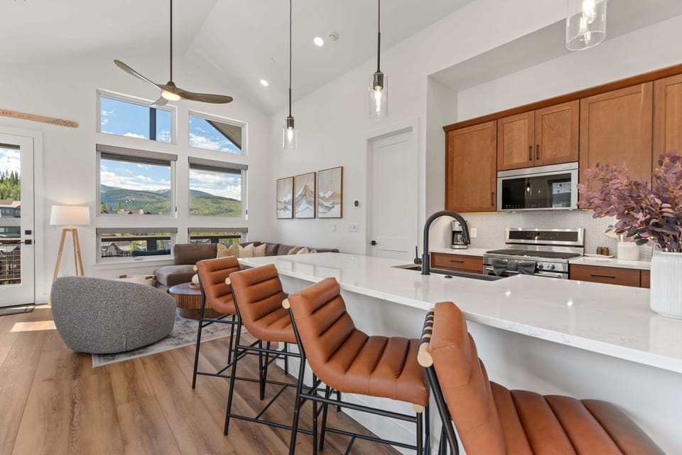 Kitchen Island Bar with Sitting for 4 People