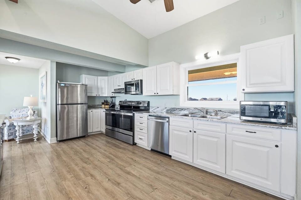 Top-Level Kitchen with Bar (seats 8)