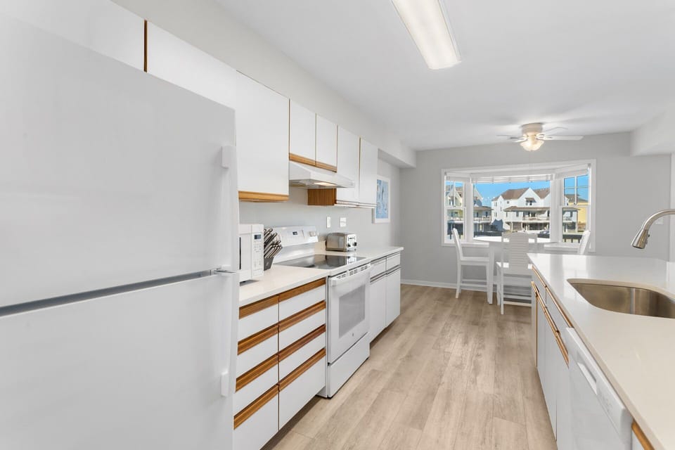 Main Level: Fully equipped kitchen with everything needed for beach meals and seafood dinners.