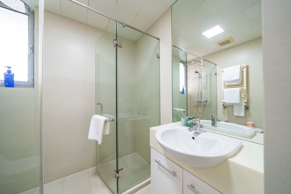 Superior Apartment, 3 Bedrooms, Balcony, City View | Bathroom | Slippers