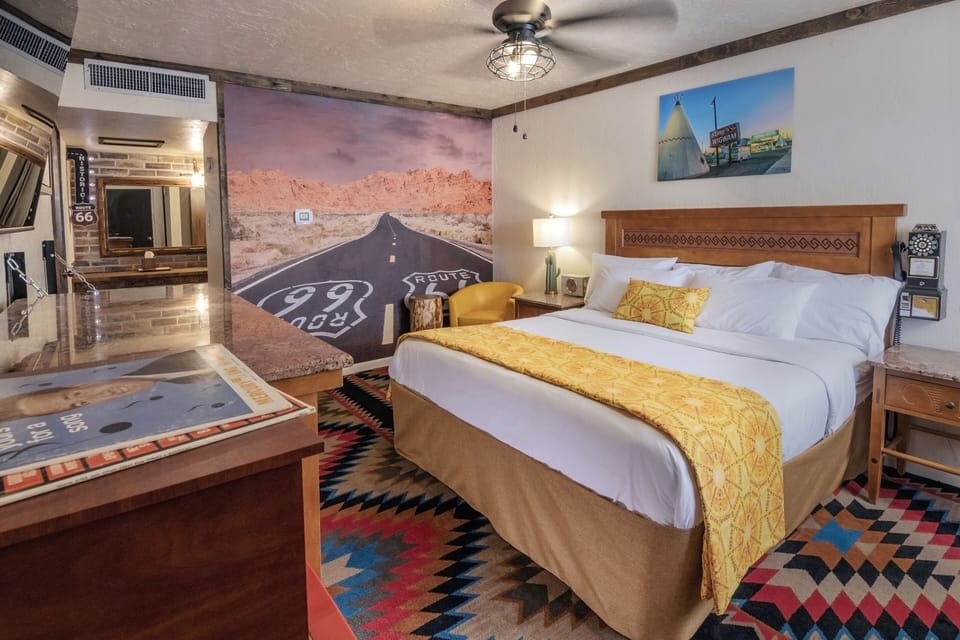 Standard Room, 1 King Bed, Annex Building | 1 bedroom, desk, blackout drapes, iron/ironing board (on request)