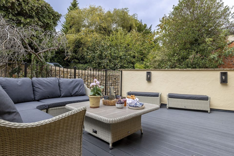 Pilgrim Cottage Roof Terrace - StayCotswold