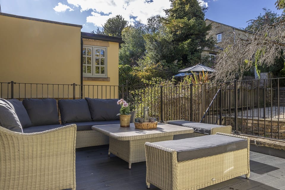 Pilgrim Cottage Roof Terrace - StayCotswold