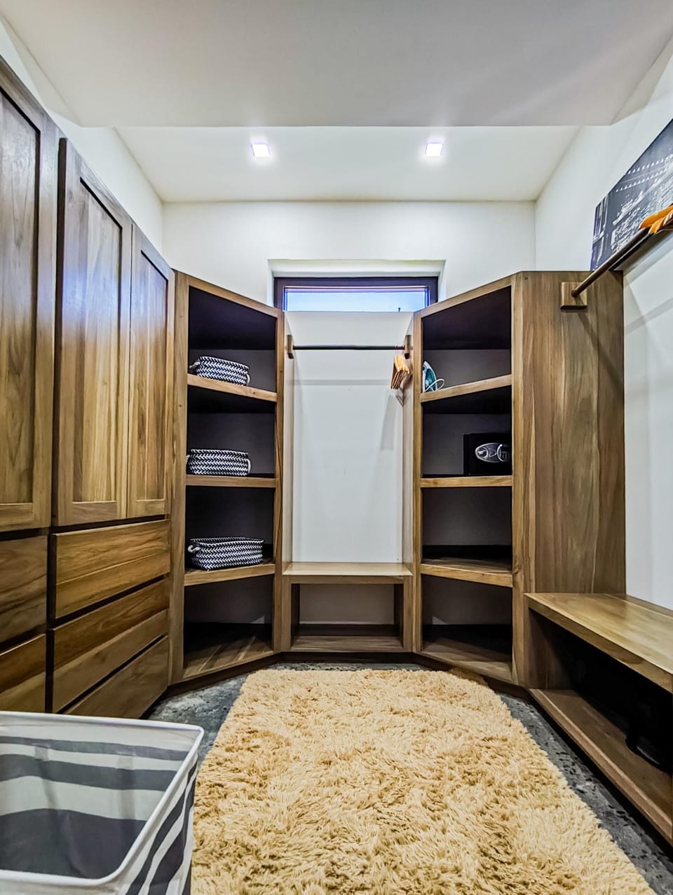 Emerald Blue Villa - Modern 2BR w/ Rooftop & Pool (5561)