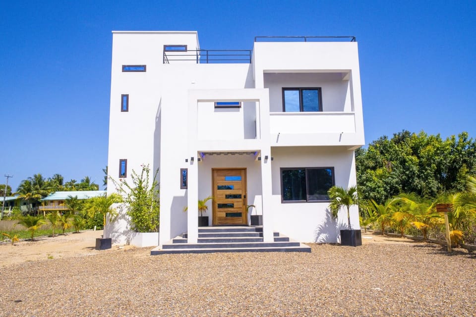 Emerald Blue Villa - Modern 2BR w/ Rooftop & Pool (5542)