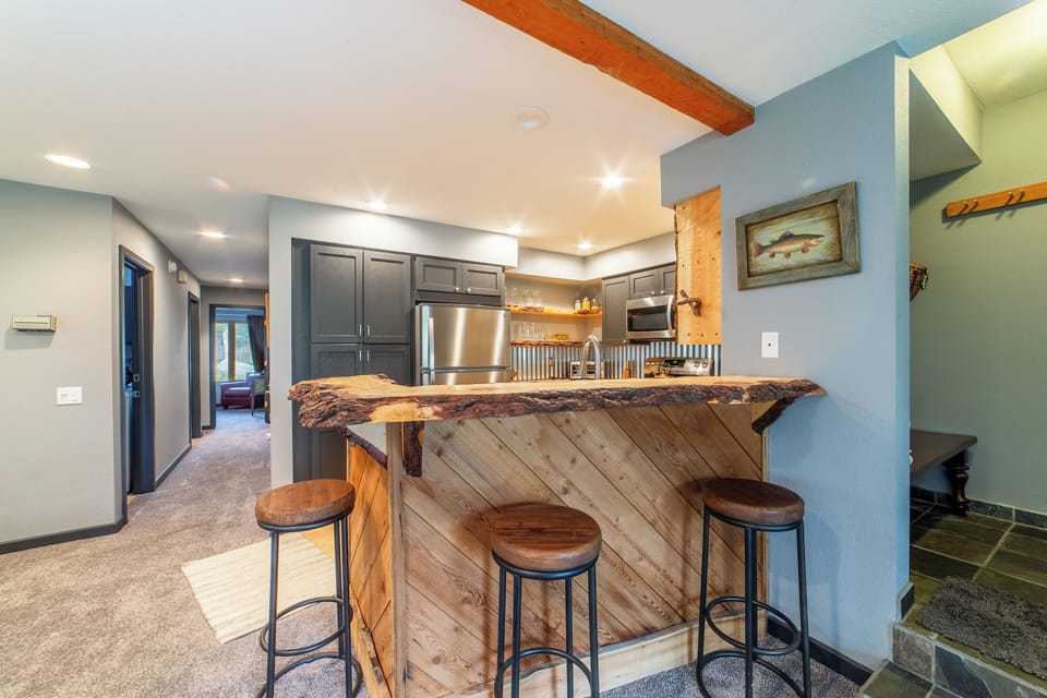 Breakfast bar seating for 3