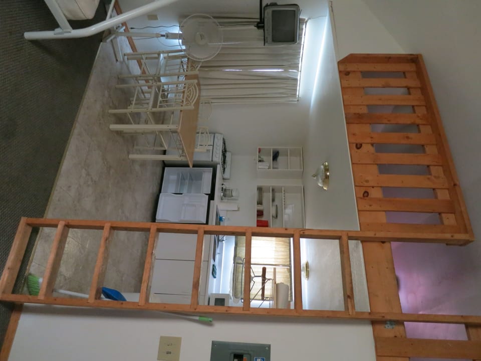 House, 1 Bedroom | Private kitchen | Fridge, microwave, stovetop, coffee/tea maker