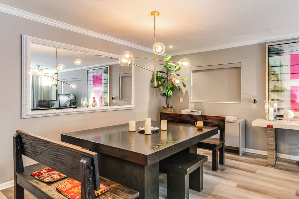 Dining Area | Dishware & Flatware Provided