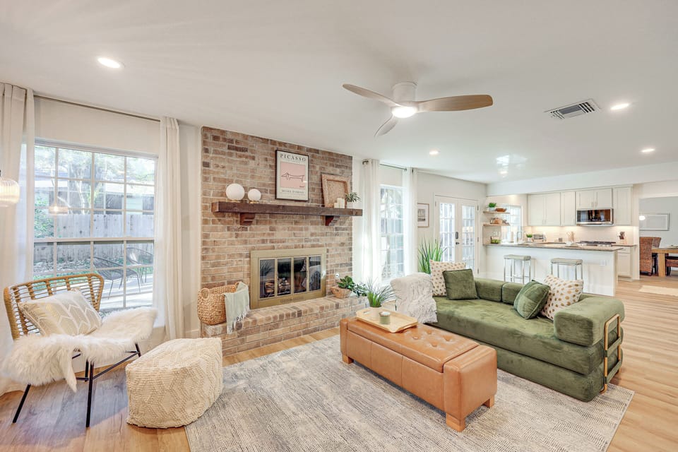 Sitting Room | King Sleeper Sofa | Free WiFi | Air Hockey Table | 1st Floor