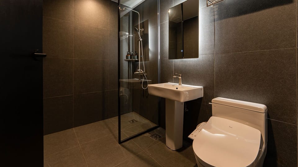 Signature Jacuzzi Room | Bathroom | Hair dryer, towels, soap, shampoo