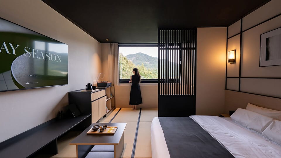 Suite Tatami Room | Desk, laptop workspace, soundproofing, free WiFi