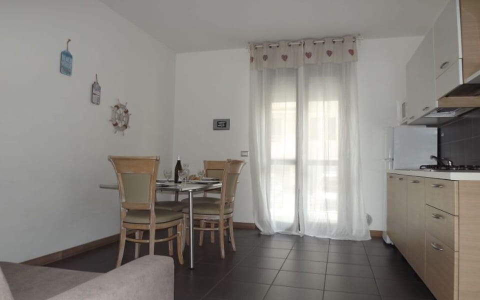 Autumn, Kitchen, Living Room, Spring, Summer
