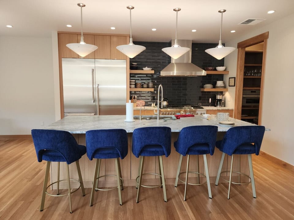Fully Equipped Kitchen with Island Seating