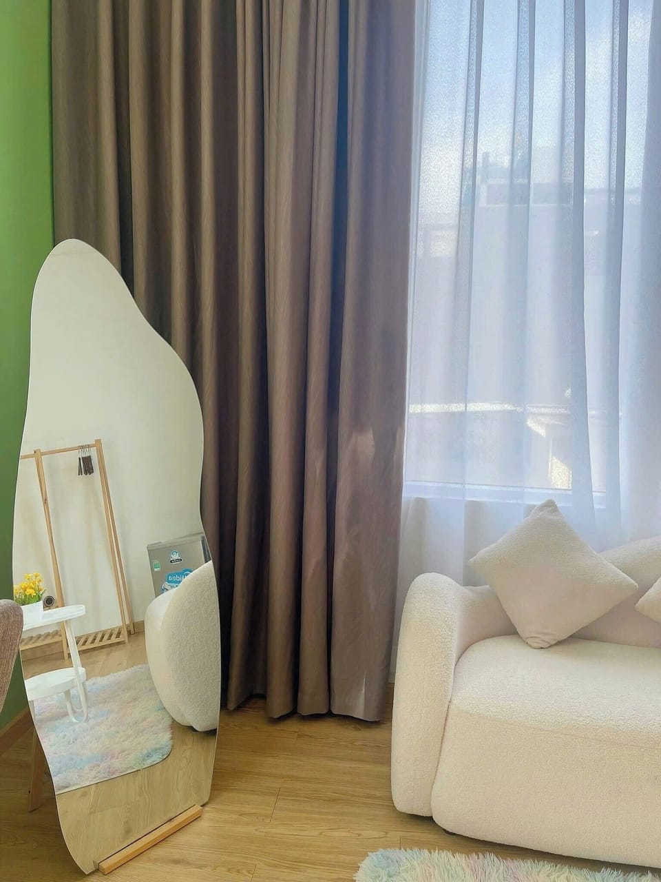Deluxe Double Room, City View | Living area
