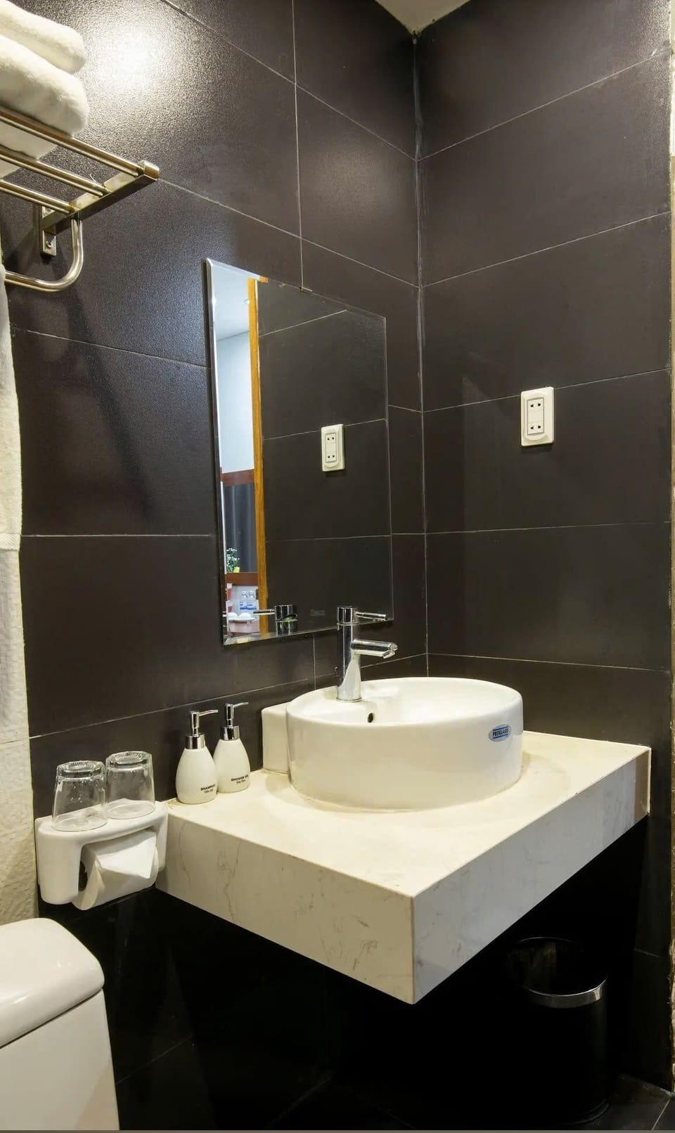 Single Room | Bathroom | Shower, hair dryer, soap, shampoo