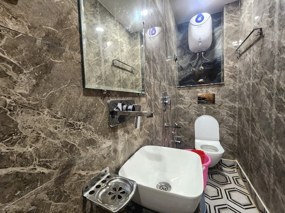 Towels, soap, shampoo, toilet paper