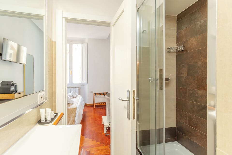 Economy Double Room, Courtyard View | Bathroom | Shower, hair dryer, bidet, towels