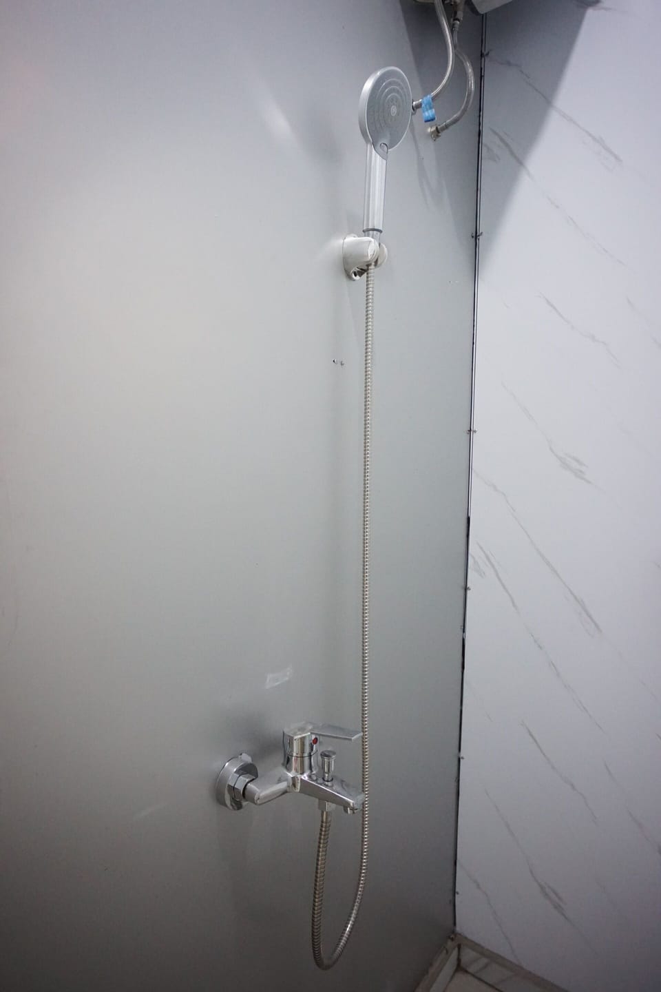 Family Suite | Bathroom | Shower, towels, soap, shampoo