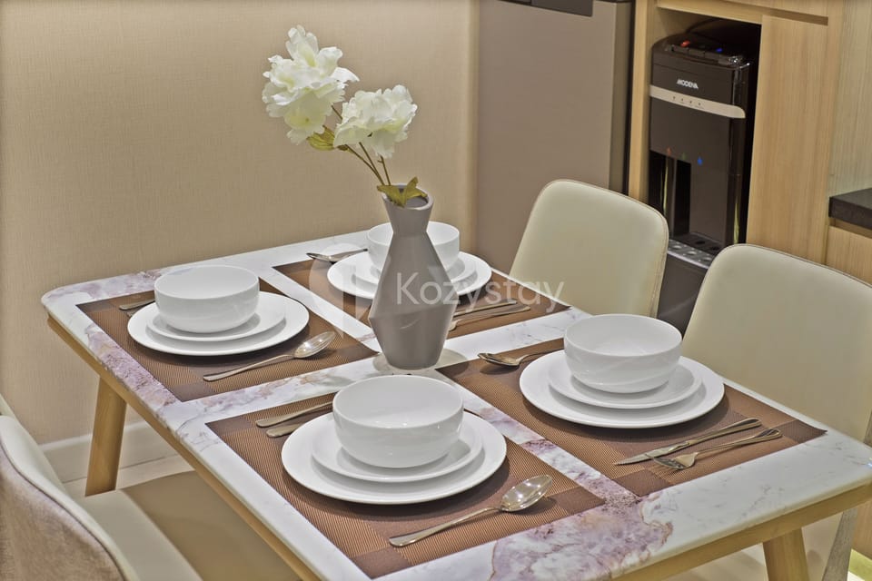 Apartment, 2 Bedrooms, Courtyard View | Dining room