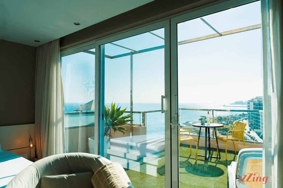 Bright and Sunny penthouse with breathtaking views