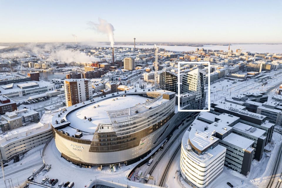 Located right next to Nokia Arena and within walking distance of Tampere’s best restaurants, cafés, shops, and cultural attractions, this apartment puts the entire city at your doorstep. The train station and public transport connections are just a short 