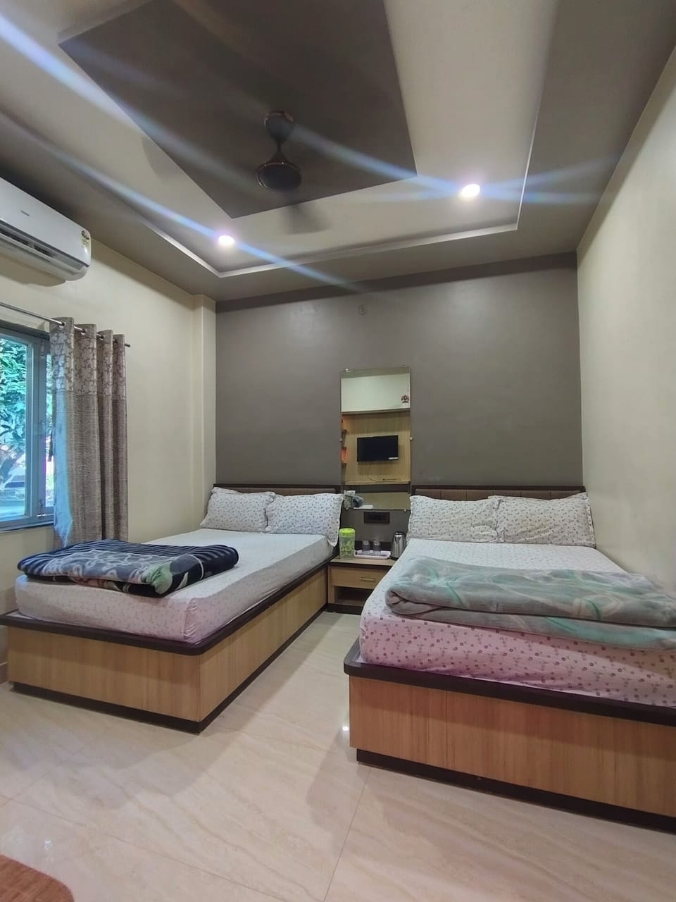 Luxury Room | Laptop workspace