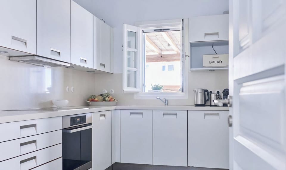 Villa, Private Pool, Sea View | Private kitchen | Electric kettle