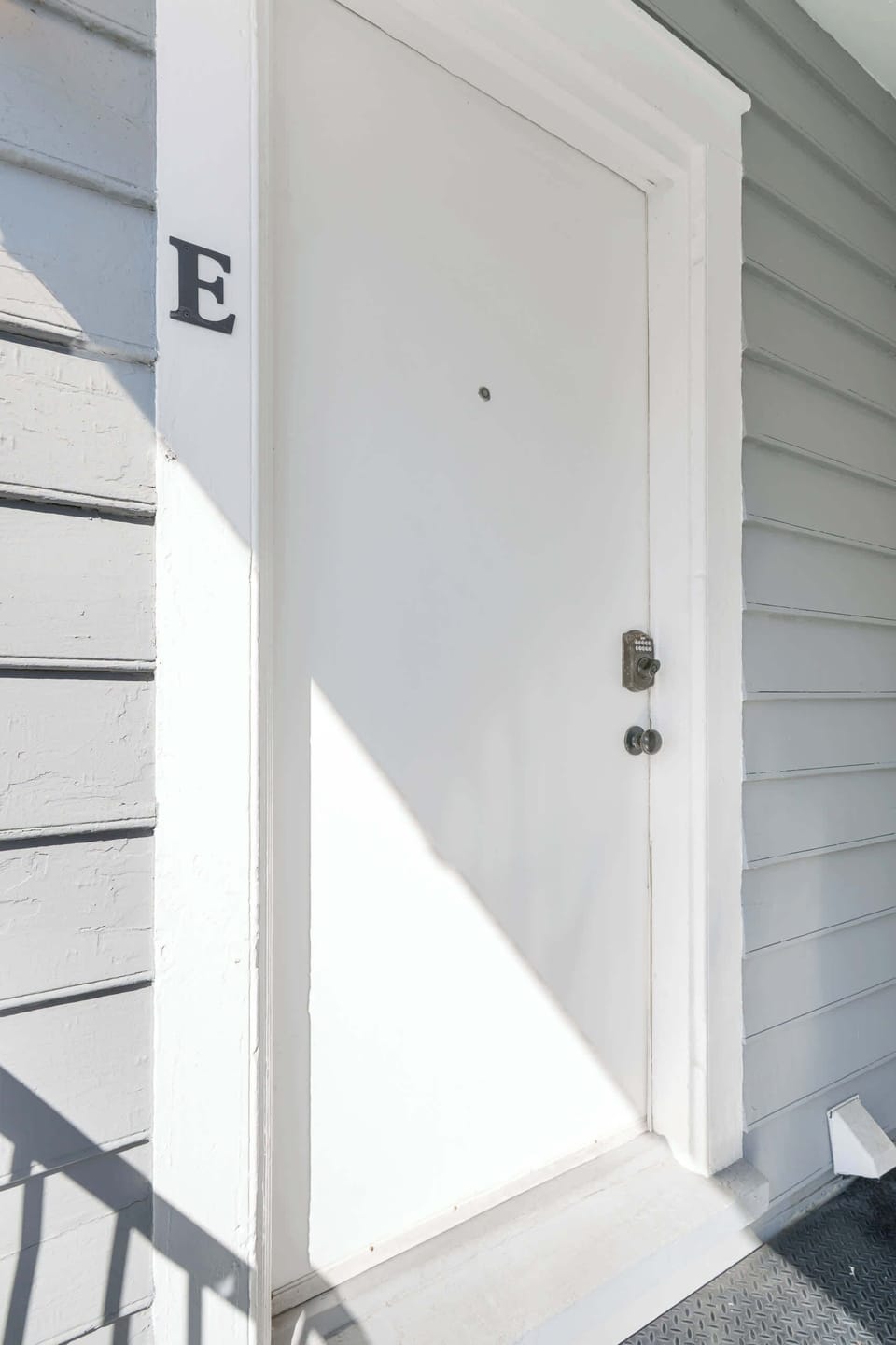 Private entrance to the unit