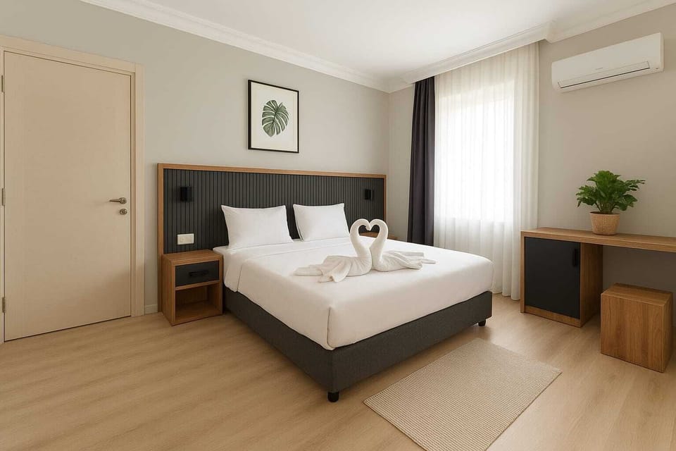 Family Room, Balcony | Egyptian cotton sheets, premium bedding, desk, laptop workspace
