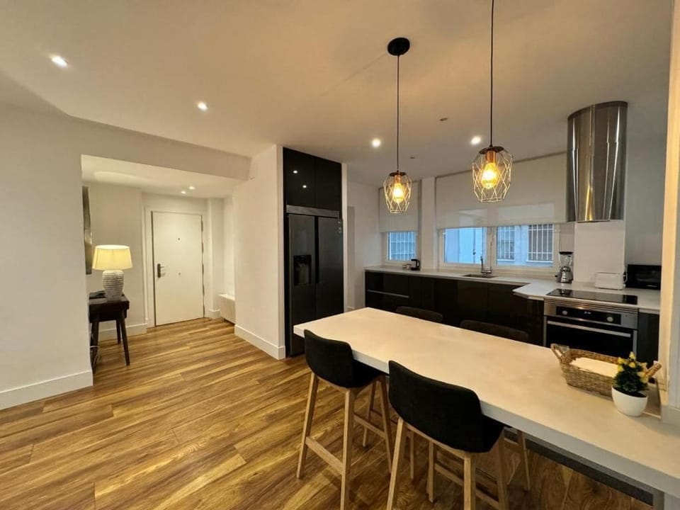 Luxury Apartment | Private kitchen | Fridge, microwave, oven, stovetop