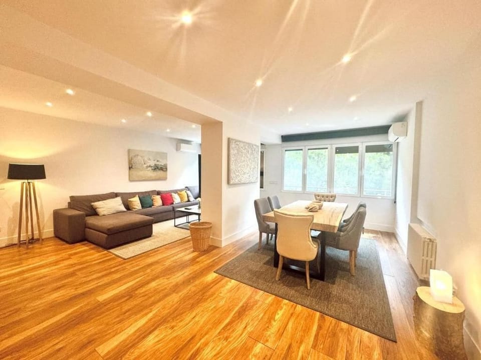 Luxury Apartment | Living area | Flat-screen TV