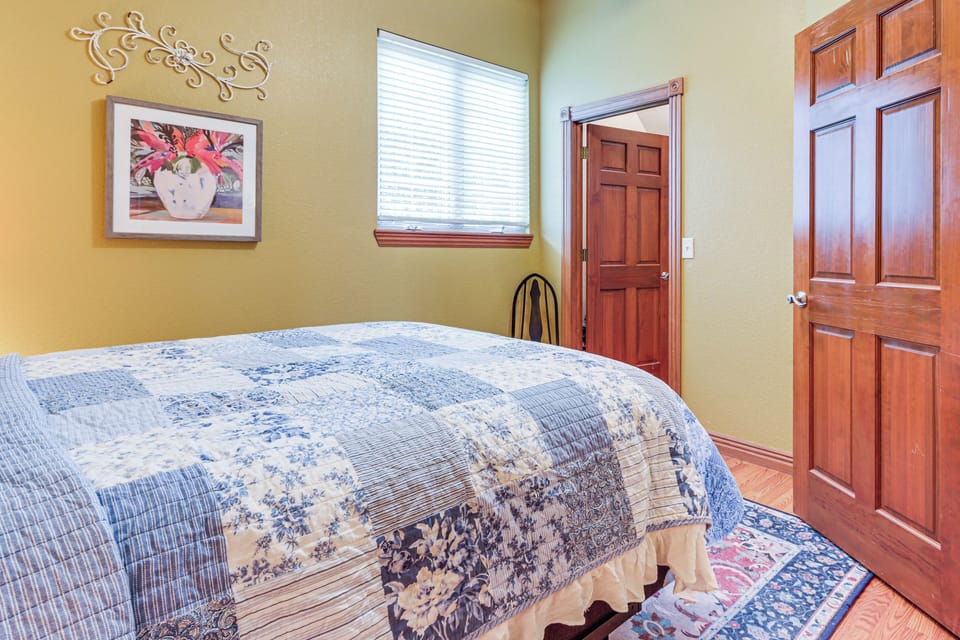 Near Hiking & Biking: Pet-friendly Rogers Getaway! Apartment in Rogers