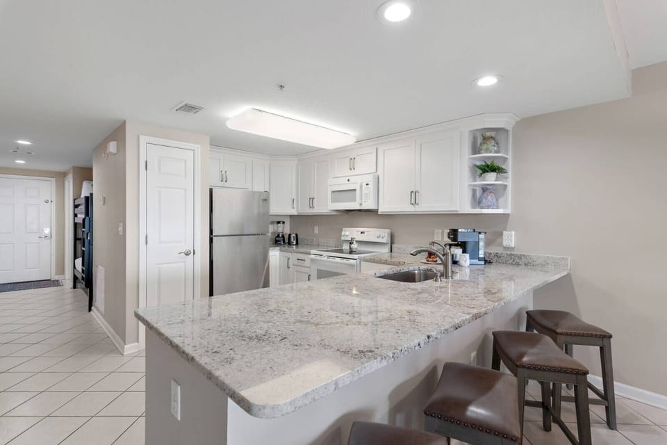 Kitchen with Breakfast Bar