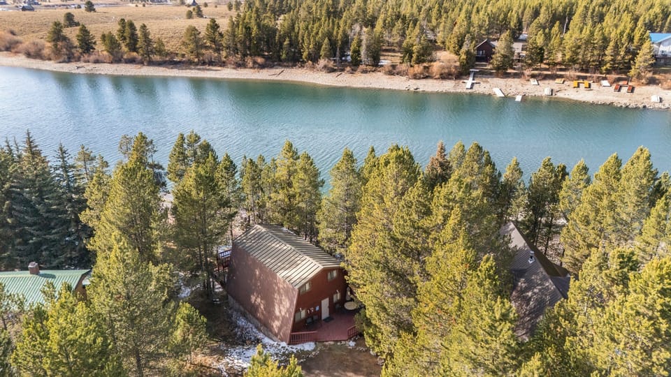 Lakeside Brimwater ~ private beach on the lake