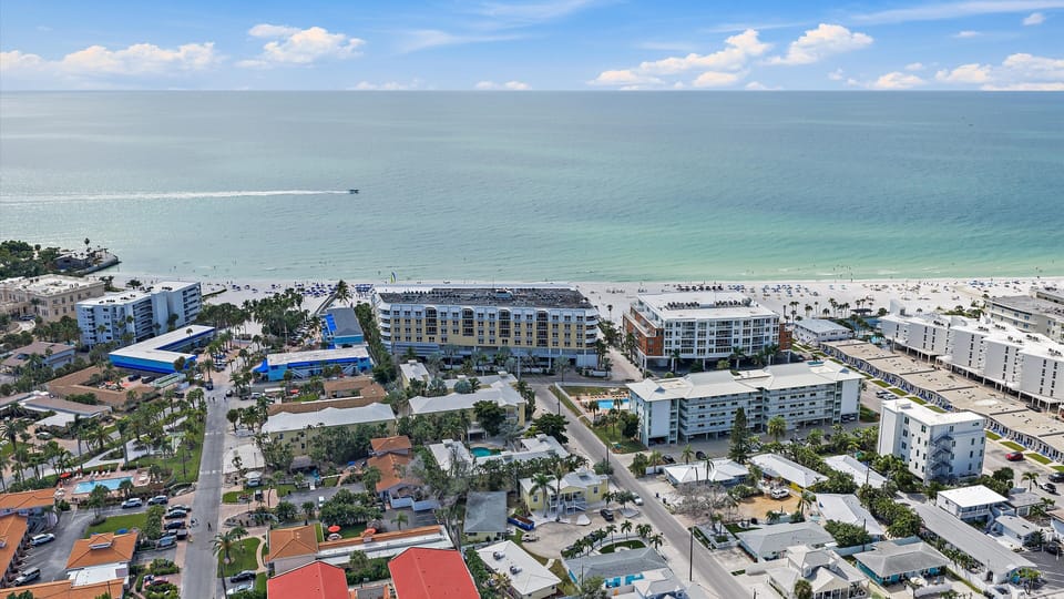 House, 4 Bedrooms | Aerial view