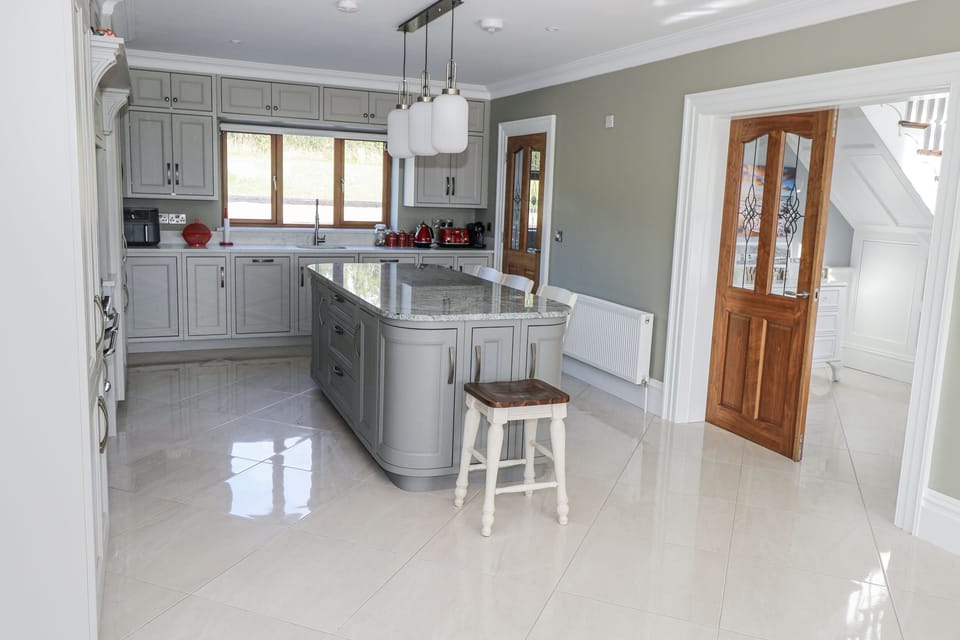 Dishwasher, cookware/dishes/utensils