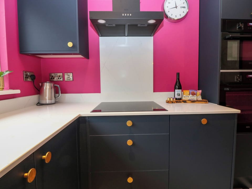 Dishwasher, cookware/dishes/utensils