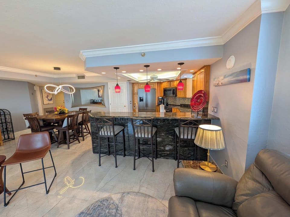 Breakfast Bar - Seating for 4