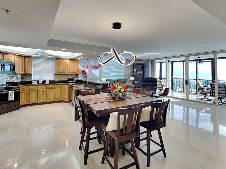 Dining Area - Seating for 6