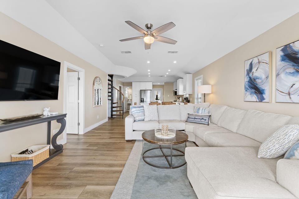 House, Multiple Beds (When Pigs Fly Up Beach House) | Living area
